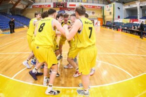 Read more about the article Wewnętrzne derby dla pierwszej drużyny
