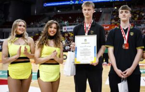Read more about the article Trefl 1LO Sopot U17 Uhonorowani Podczas Półfinału w Ergo Arenie